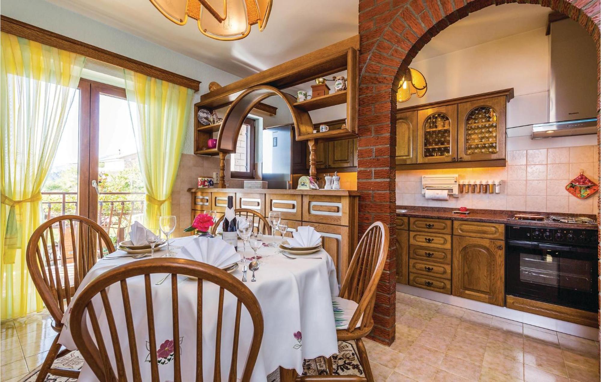 2 Bedroom Lovely Apartment In Ловран Экстерьер фото